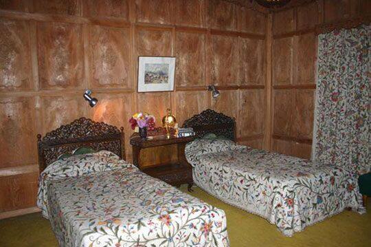 Houseboat Water Palace, Srinagar 3